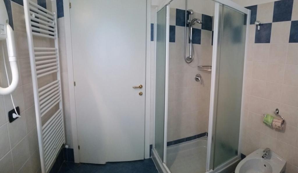 Hotel Lario Mezzegra Екстер'єр фото